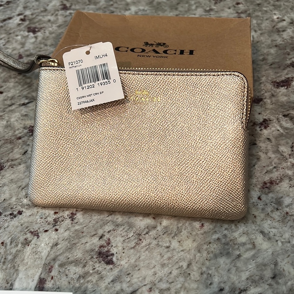 BNWT COACH Metallic Corner Zip Wristlet